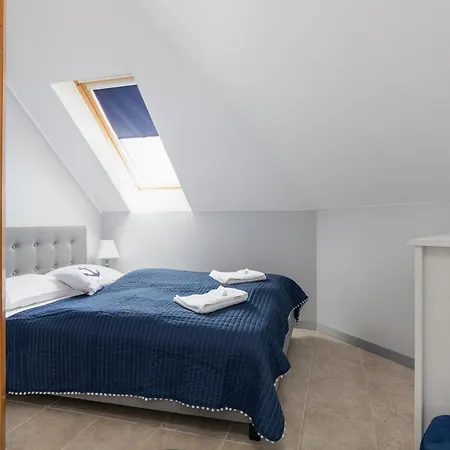 Apartment Wyjatkowy Blisko Plazy - Parking & Balkon - By Renters