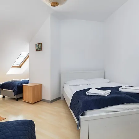 Apartment Wyjatkowy Blisko Plazy - Parking & Balkon - By Renters